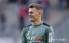 窗口期德甲传出新动向；尼斯临场应变；管理层表态：更衣室稳定；球探报告显示潜力(荷兰队更衣室意外播出球员换内裤画面)