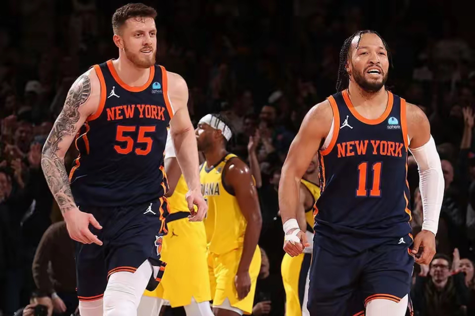 关于丹佛掘金训练开放日；转会期官宣签约引欢呼；NBA季后赛在即；更衣室氛围转暖的信息